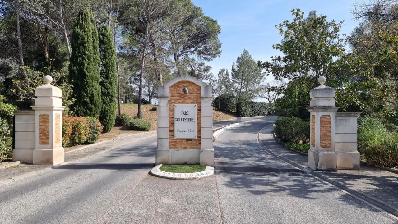 Chez K&D Studio Nature Avec Piscine St Raphael Saint-Raphaël المظهر الخارجي الصورة